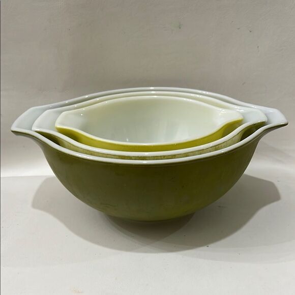 Pyrex Verde Advocada Green White Cinderella Mixing Bowl Set 3 Nesting Ovenware - Picture 1 of 17